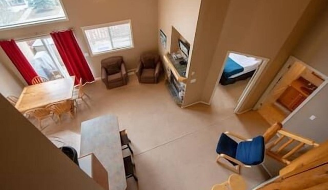 2 BDR with Loft/Mountain Views/Walk Out Deck