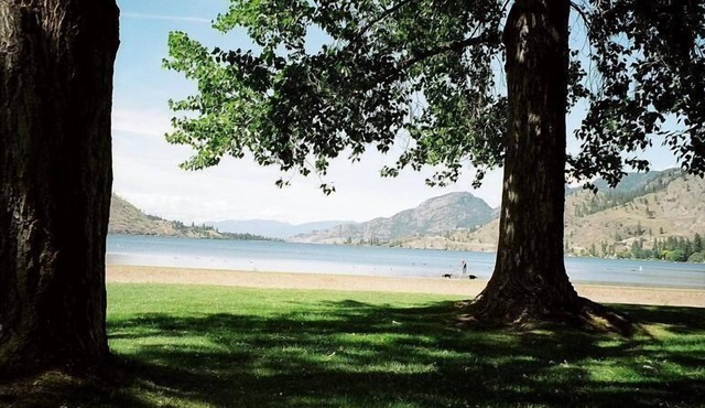 2 BDRM LAKEVIEW CONDO 10 MIN FROM PENTICTON
