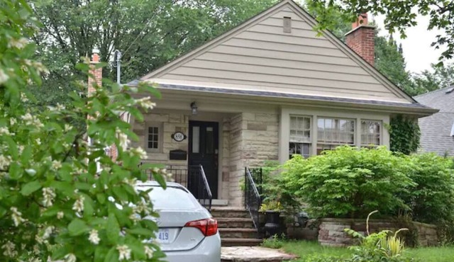 2-BDRM Lovely Home - Sunnylea Prime -The Kingsway
