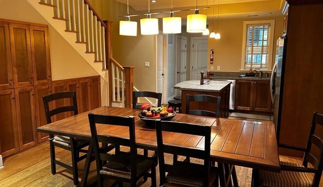 2 BDRM villa in Rocky Crest Resort, Muskoka. Sleeps 6. No pet. No smoker
