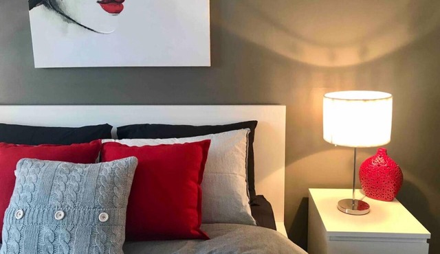 2-bedroom condo 15 min Montreal downtown