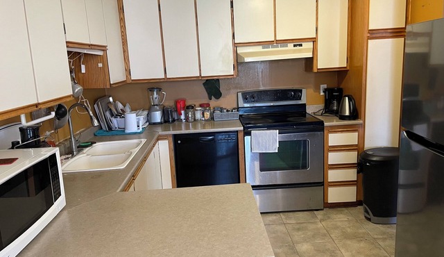 2 bedroom condo in a family oriented neighbourhood
