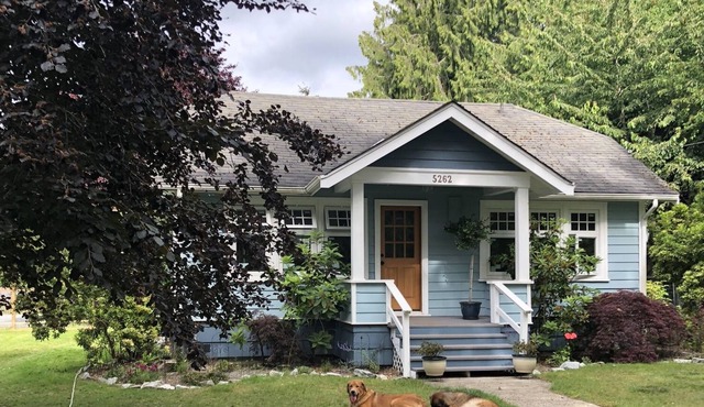 2 Bedroom Country Cottage with Fully Fenced Yard