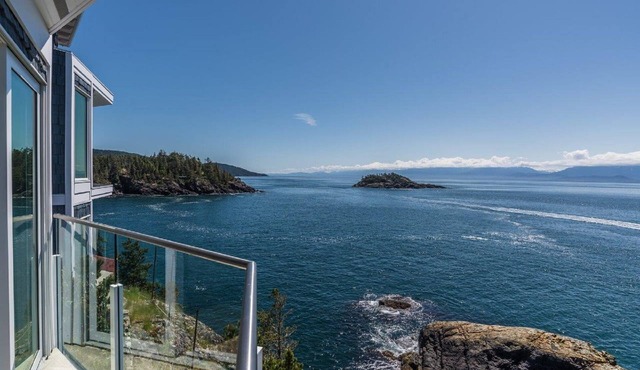 2 Bedroom Luxury in Sooke