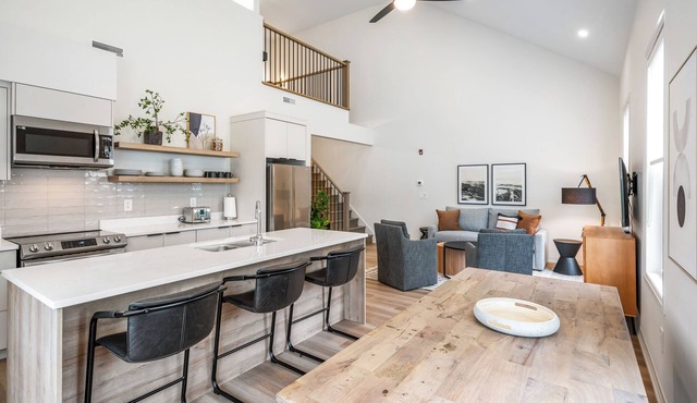 2 Bedroom New Stylish Apt for up to 6 ppl in Niagara-on-the-Lake