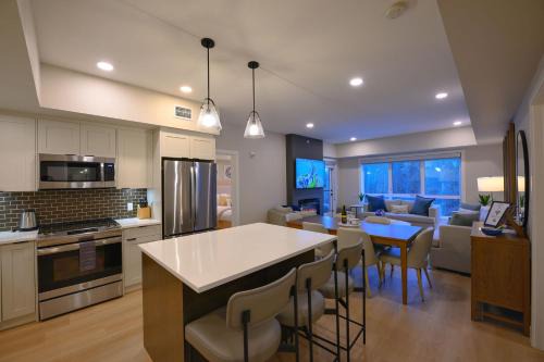 2 bedrooms-3 beds 2 baths-Rocky Creekside Retreat - Top Floor - Heated Pool and Hot Tub
