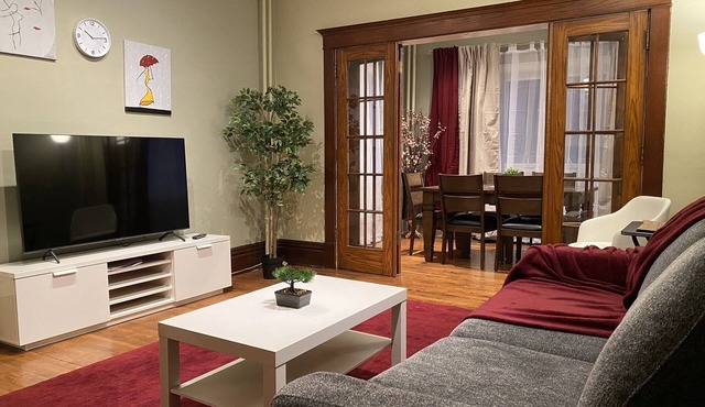 2 Br/3 beds with free parking, wifi and much more