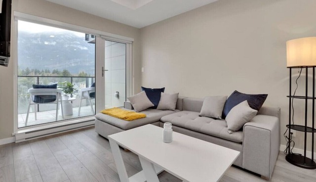 2-BR Squamish Condo with Remarkable Mountain Views