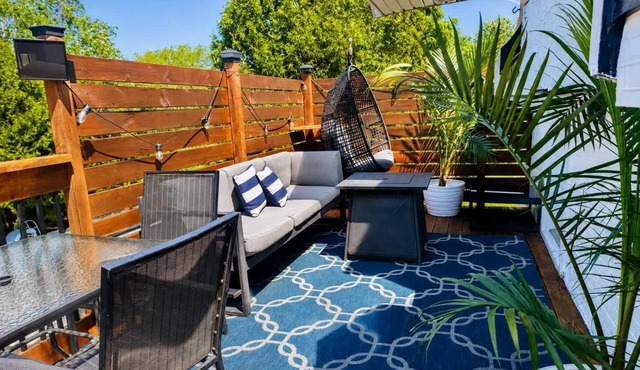 2 minutes from the falls | Private terrace | Sleeps 6