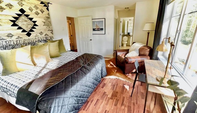 2 Oceanside Cottages w. Hot Tub, Patios, Jet Skis, and More