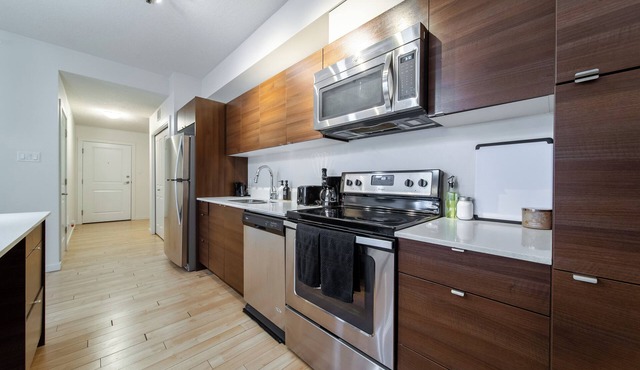 2bed Green High Rise Luxury Condo | Eaux Claire