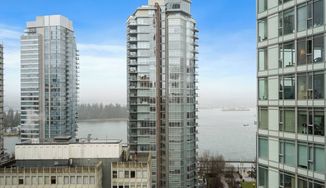 2br/2ba/2den Condo, Views, Pool, Gym@1200sqft