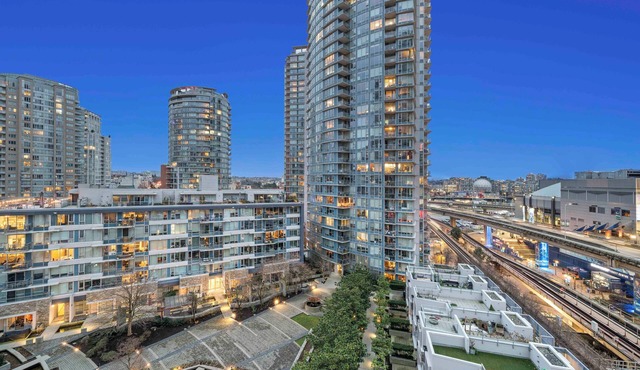 2BR/2BA Condo DT w/Parking+AC