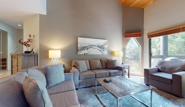 2BR in Ironwood, Fireplace, Common Area Hot Tub, Private Patio, Parking