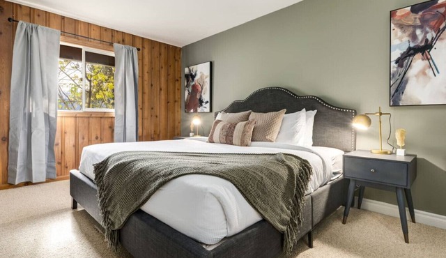 2BR Red Cedar Lodge near Banff w/Mountain Views