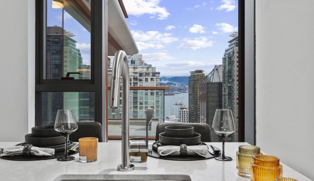 2BR: Sauna, 24/7 Gym, Parking, w/Gaggenau & Aesop