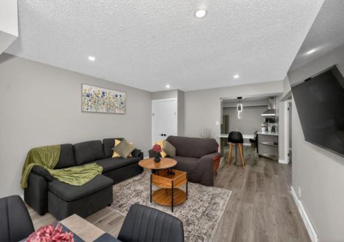 2BR Suite Near YYC Airport and Downtown 4324 UP