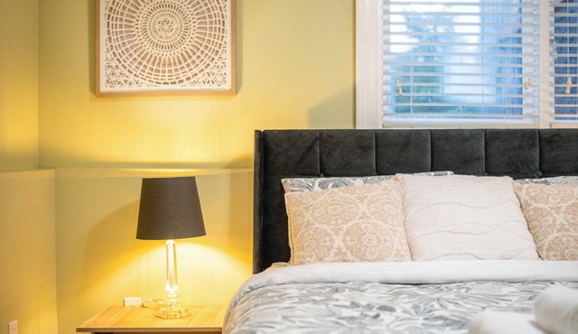 2BR Trafalgar Retreat near UBC & Pacific Spirit
