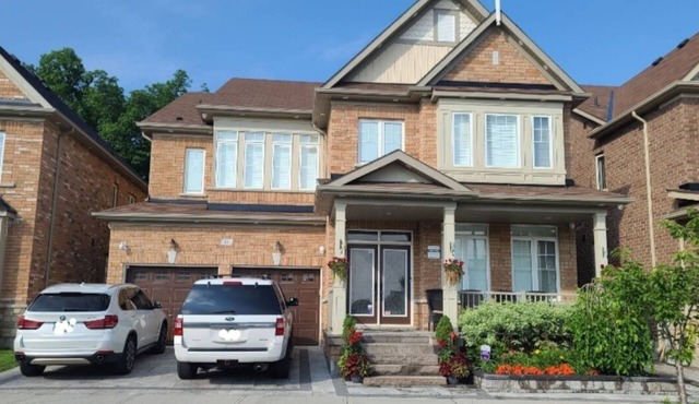 3 bdrm 3 full bath W/D in Brampton/Toronto, sleeps 16.