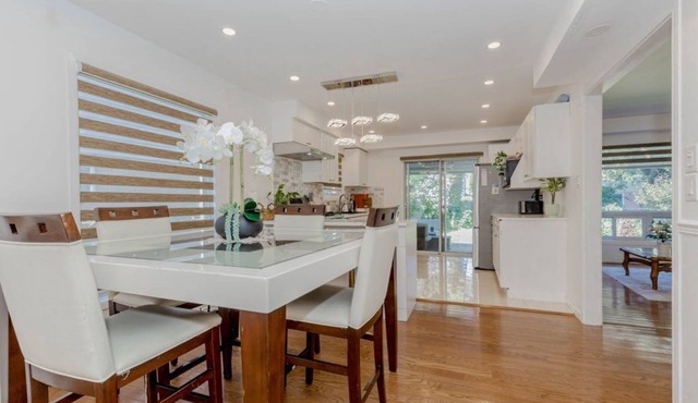 3-bedroom Bright & Beautiful house near downtown Mississauga