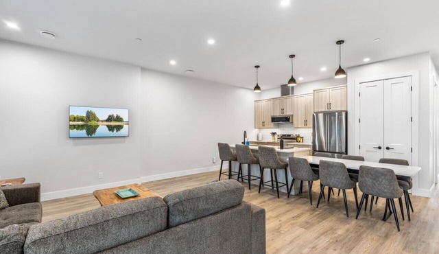 3-bedroom Daily Monthly Rates Available Unit 5