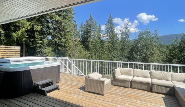 3-Bedroom home with hot tub