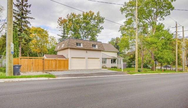 3 Bedroom House Brampton Toronto Canada