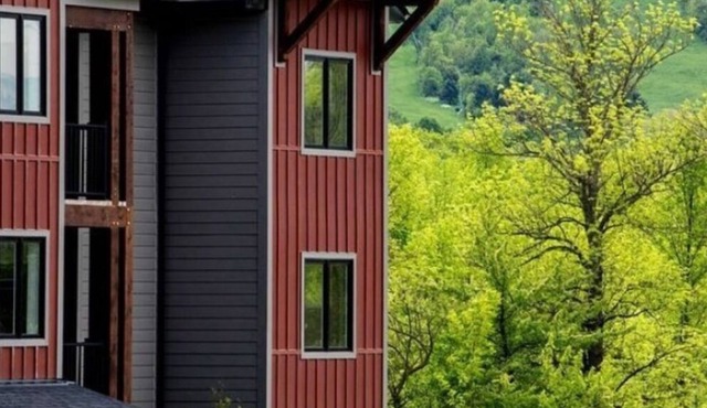 3 Bedroom Luxury Condo Steps to Blue Mountain