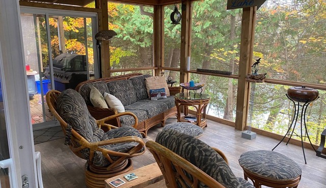 3 Bedroom Private Cottage in Minden Hills