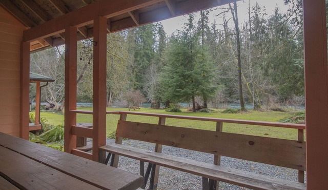 3 Bedroom Riverfront Cabin