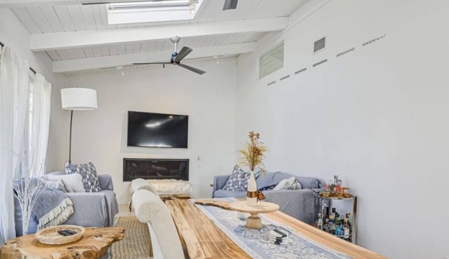 3 BR 2Bath Private Beach House, with Hot tub, fireplace & firepit
