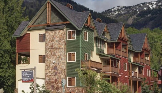 3 level Townhouse with Private Hot Tub and Garage - close to ski hill.