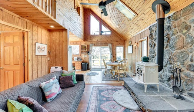 3 Mi to Catskill Trail: Stamford Cottage w/Views