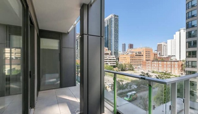 3 Min To Subway New Condo Heart Of Downtownn