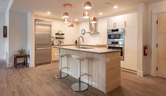 303 - Wolfville Luxury Apartment with 2 King Beds