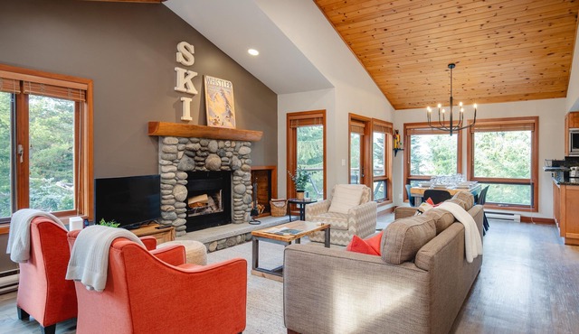 3BR + Loft | Ski-In/Ski-out | Near Village | Hot Tub | Garage