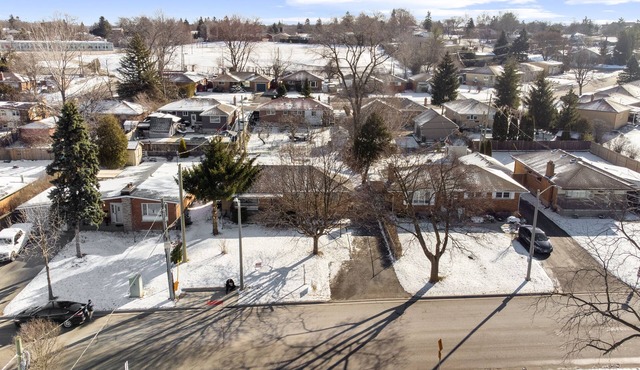 3BR main floor, 5 minutes to Victoria Hospital