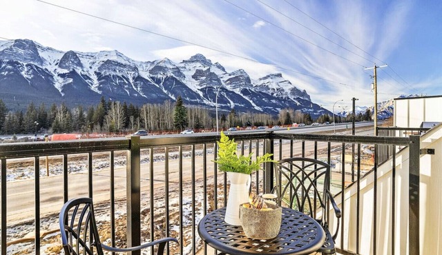 3BR Rockies Haven Near Banff w/Private Patio