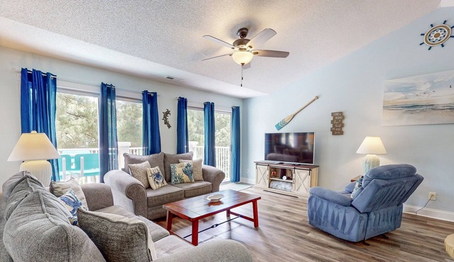 3rd-floor golf course-front condo with inviting deck, beaches & golf nearby