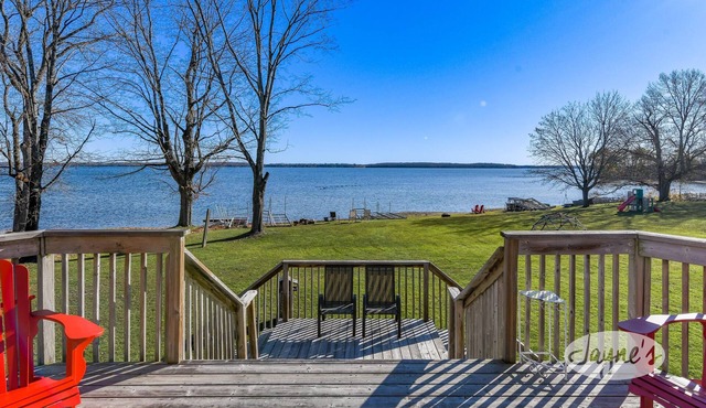 4 bed 3 bath cottage on Lake Couchiching, Level Land, Sunrises!