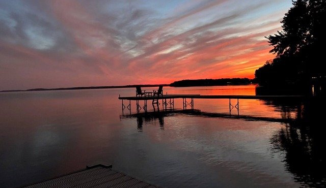 4 Bedroom, 7 bed Cottage - Sand and Crystal Clear Water, Lake Simcoe, Orillia