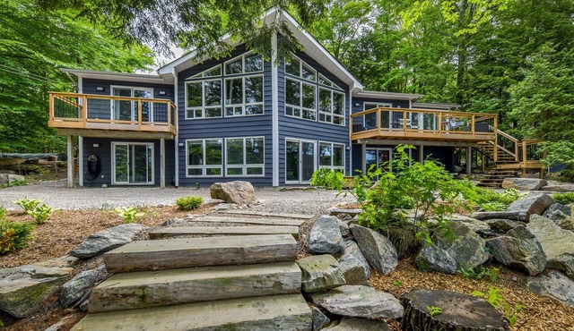 4 bedrooms and 3 bathrooms on Clear Lake!