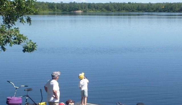 4 Season Lakefront Cabin For Rent - Saint Malo