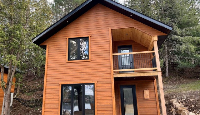 [# 4 The Raven] Chalet on the banks of the river.