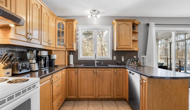 4BR Bedroom Retreat with Golf Course Views