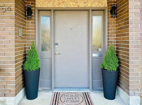 4BR Family Spacious Home - Near SkyTrain - Free Parking