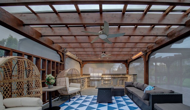 5 bdrm home w/ hot tub, outdoor kitchen, game room