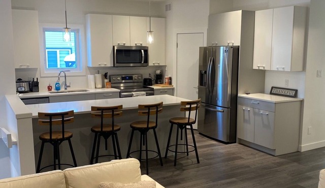 5 Bedroom, 2 kitchen FRESH home