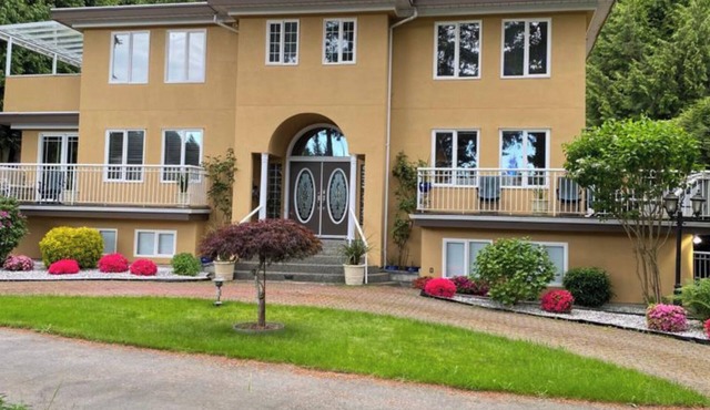 5 bedroom, 4 Bathroom home in West Vancouver perfect for MAJOR INTERNATIONAL SPORTING EVENT & large groups.