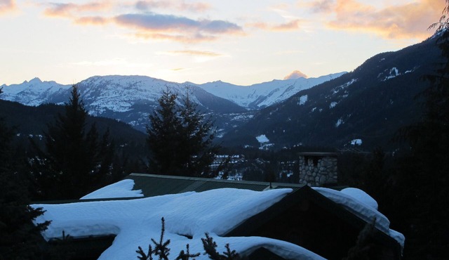 5 BR & 2.5 BA: Ski In/Ski Out With Spectacular Mountain Views